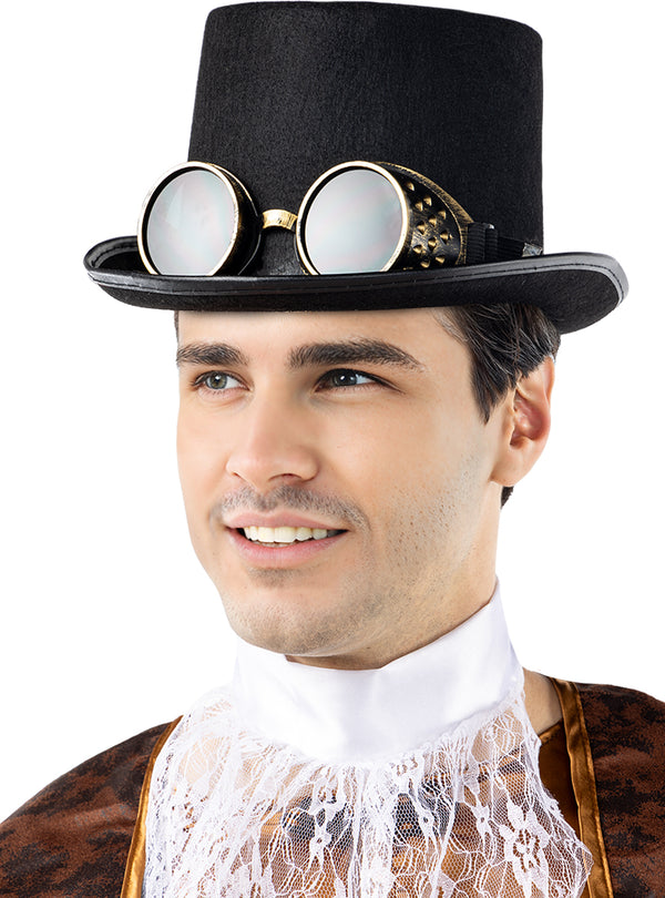 Vyras su juoda cilindro kepure ir stilingais „steampunk“ akiniais.