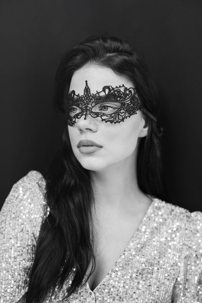 Lace carnival mask, black