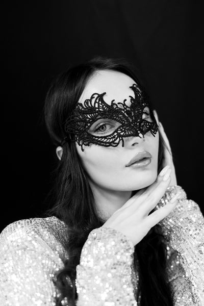 Lace carnival mask, black