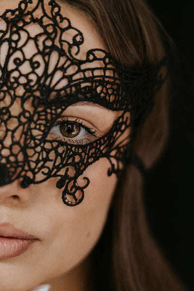 Lace carnival mask, black