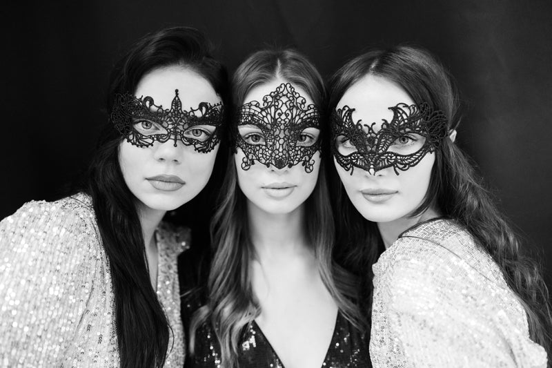 Lace carnival mask, black