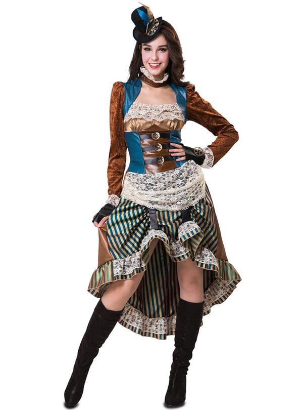 Moteris su rudos ir mėlynos spalvos „steampunk“ stiliaus kostiumu bei cilindro kepure.