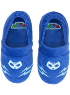 Mėlynos „PJ Masks“ šlepetės vaikams su herojaus kaukės simboliu.