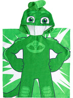 Žalias vaikiškas rankšluostis-pončas su gobtuvu, vaizduojantis Gekoną iš „PJ Masks“.