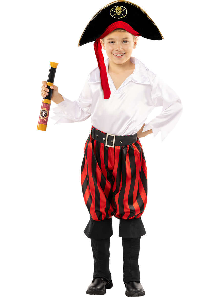 Pirato kostiumas berniukams – bukanieriaus marškinėliai ir kelnės