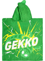 Žalias vaikiškas rankšluostis-pončas su gobtuvu ir užrašu „GEKKO“.