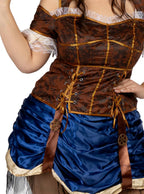 Moteris su rudu korsetu, nėriniais ir pūstu mėlynu sijonu „steampunk“ stiliumi.